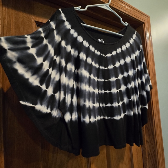 Justice Black and White Boxy Tie-Dye Tee - Picture 4 of 8